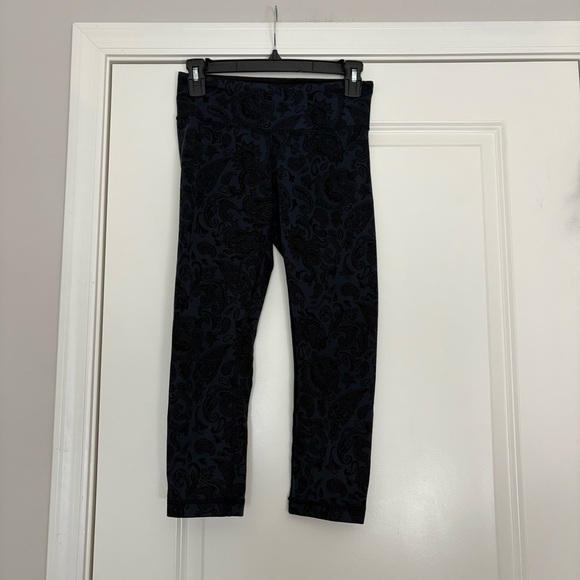 Lululemon Women’s Navy Wunder Under Crop Paisley Inkwell Leggings - Picture 4 of 9